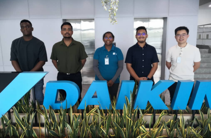 Students Gain Industry Insight at Daikin Electronics