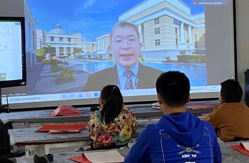 马来西亚世纪大学孔院举办元宵节同写春联活动