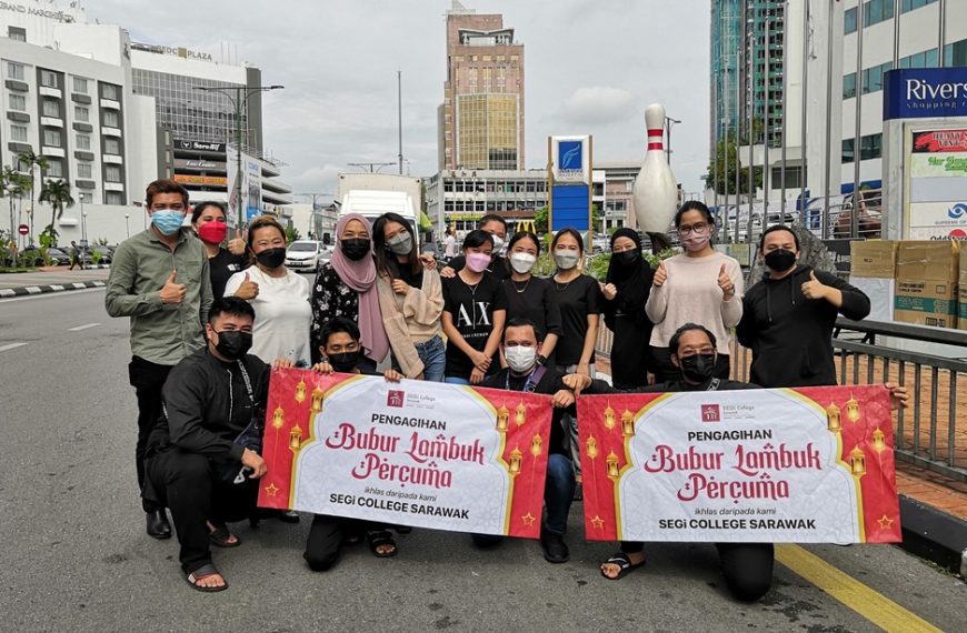 Bonding over ‘bubur lambuk’