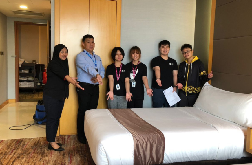 Pelajar Kolej SEGi Terima Pengalaman Praktikal Pengurusan Perkemasan Di The Waterfront Hotel Kuching