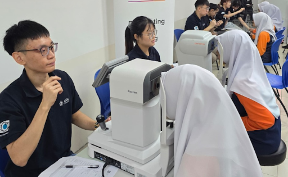 SEGi University Delivers the Gift of Sight to 375 Students