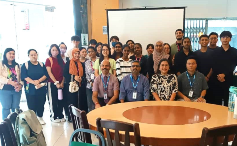 Mereka Bukan Sekadar Belajar Pemasaran — Mereka Belajar Mengakalinya