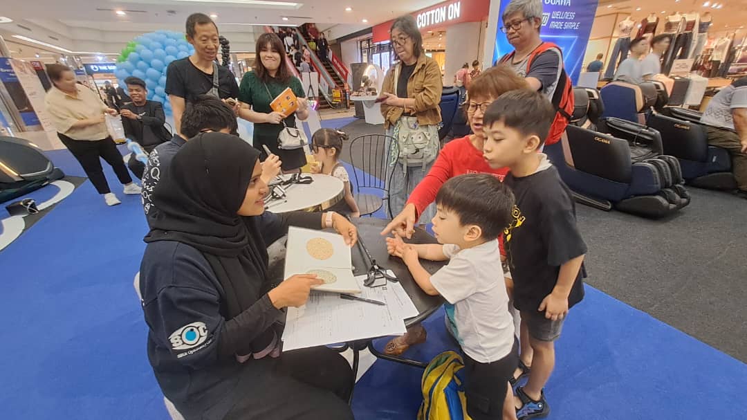 SEGi Optometry Students Partner with Ogawa to Promote Better Vision Awareness